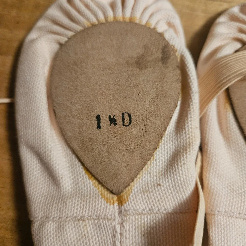 Bloch Pink Canvas Ballet Slippers Girls Size 1.5 D Split Sole Dance Shoes